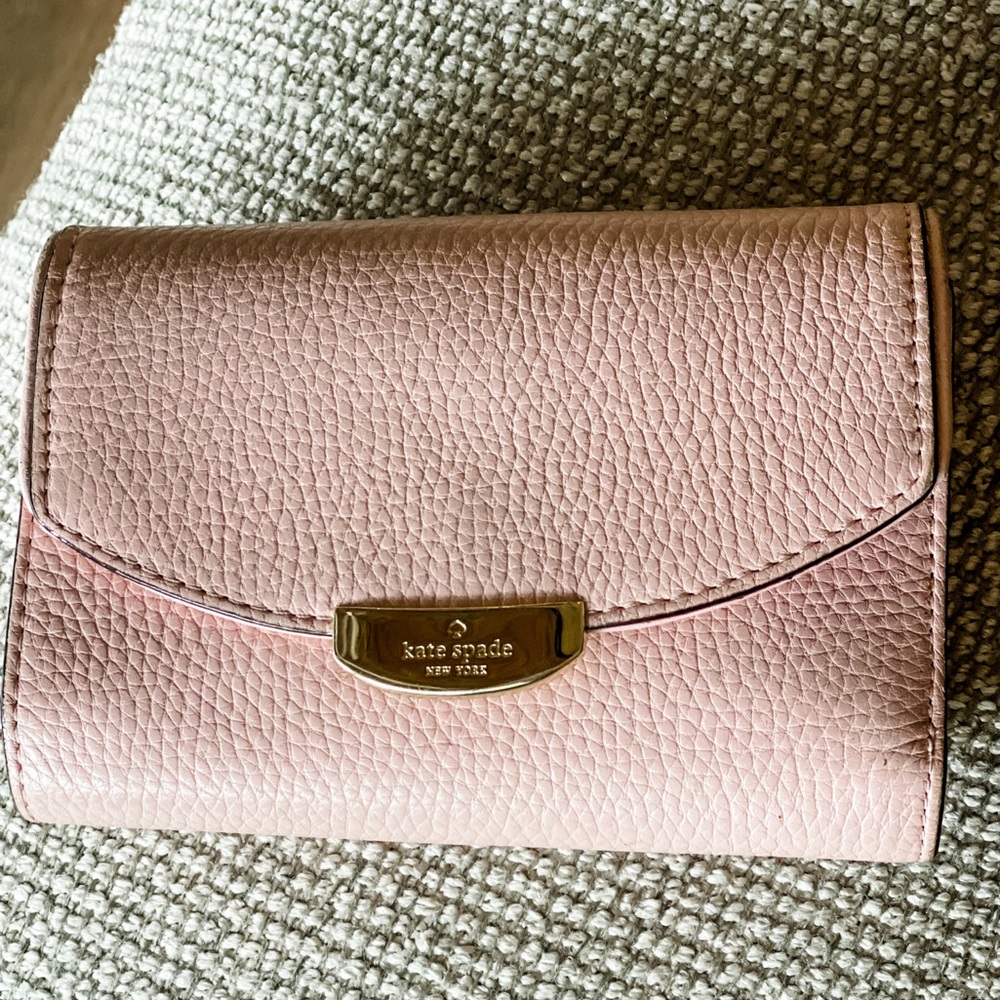 Kate Spade leather folded wallet - GREAT CONDITION